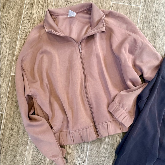 Activewear Jacket/Pullover Bundle - Picture 2 of 5